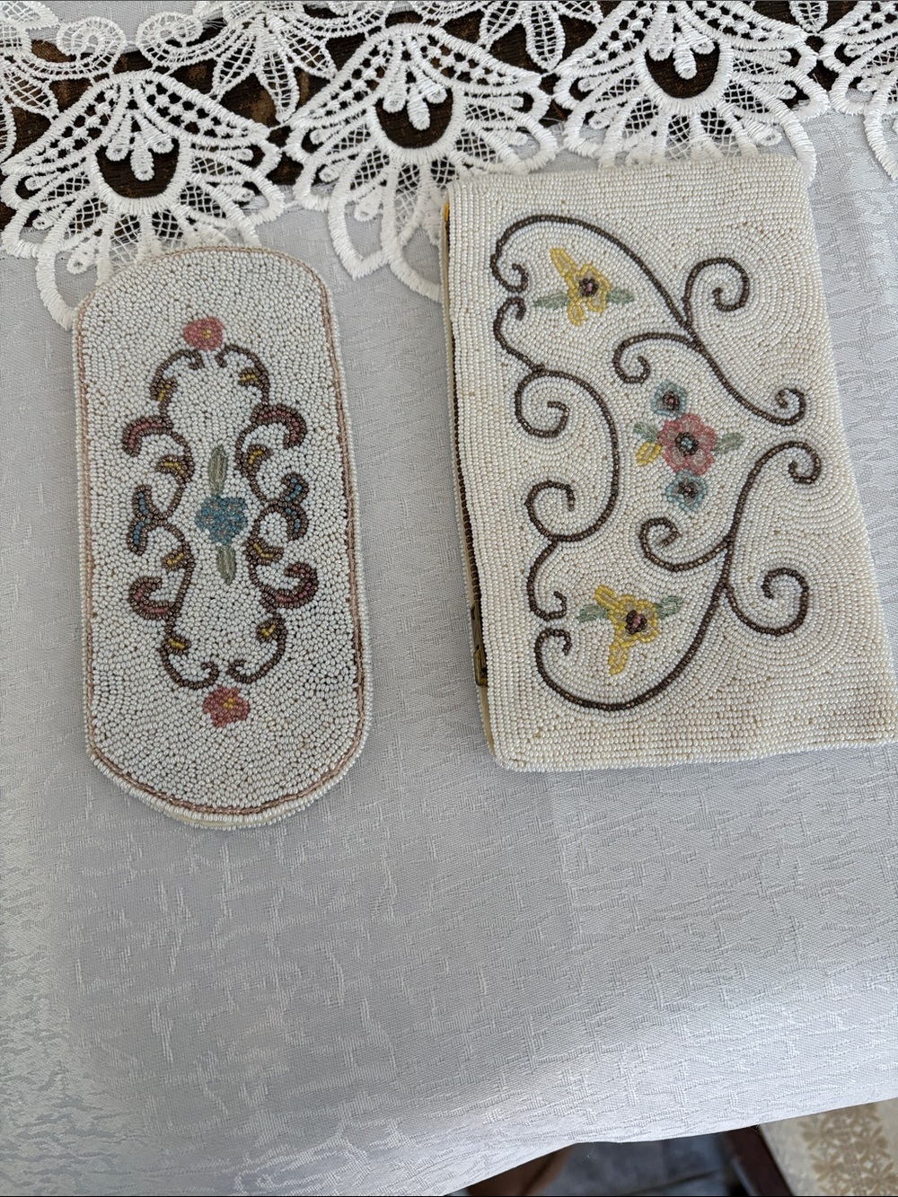 Vintage Beaded White Floral Women’s Wallet and Eyeglass Case Set